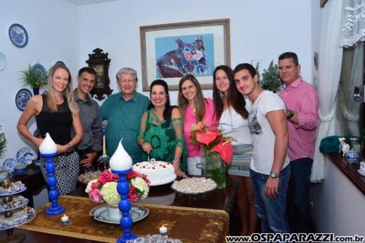 Vera e Delvio Buffulin comemoram aniversário entre amigos no fim de semana