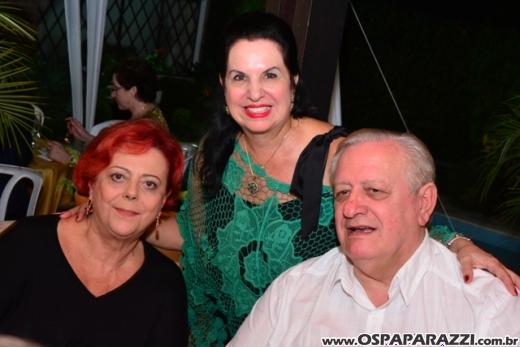 Vera e Delvio Buffulin comemoram aniversário entre amigos no fim de semana