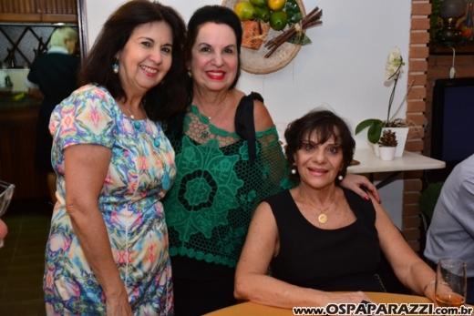 Vera e Delvio Buffulin comemoram aniversário entre amigos no fim de semana