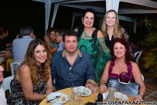 Vera e Delvio Buffulin comemoram aniversário entre amigos no fim de semana