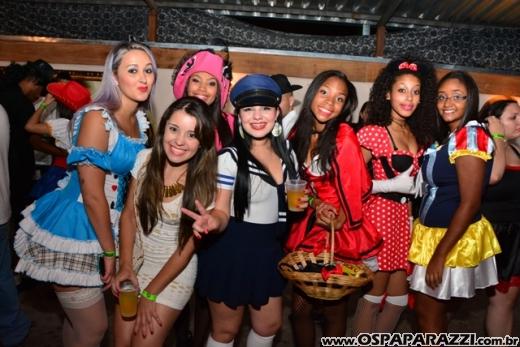 MC Guimê ostenta com seu funk na Festa Fantasia da Estância Nativa