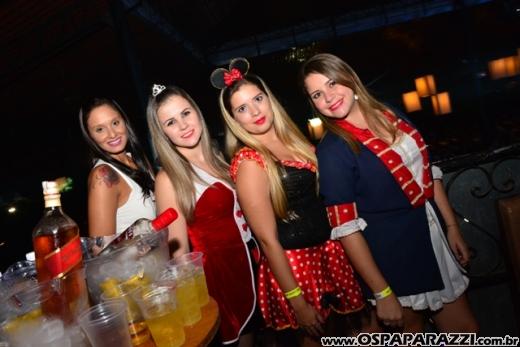 MC Guimê ostenta com seu funk na Festa Fantasia da Estância Nativa