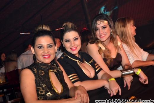 MC Guimê ostenta com seu funk na Festa Fantasia da Estância Nativa