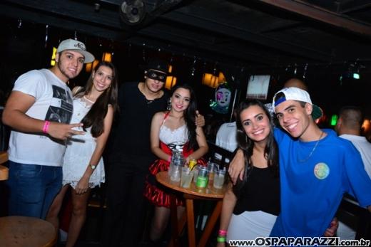 MC Guimê ostenta com seu funk na Festa Fantasia da Estância Nativa