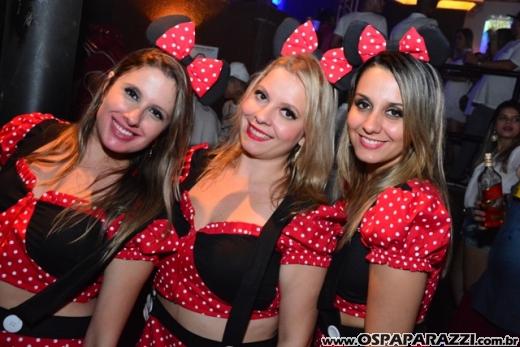 MC Guimê ostenta com seu funk na Festa Fantasia da Estância Nativa