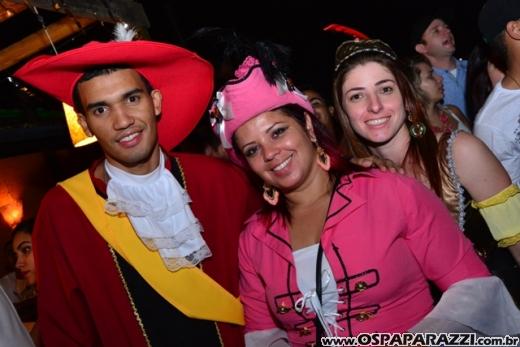 MC Guimê ostenta com seu funk na Festa Fantasia da Estância Nativa