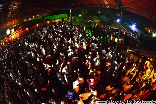 MC Guimê ostenta com seu funk na Festa Fantasia da Estância Nativa