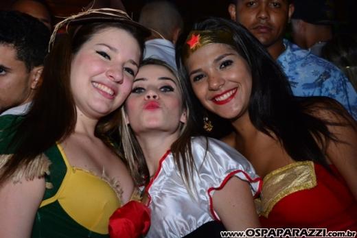 MC Guimê ostenta com seu funk na Festa Fantasia da Estância Nativa