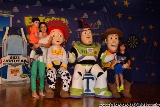 Estória de Brinquedo! Incrível mundo de Toy Story no Teatro Univap