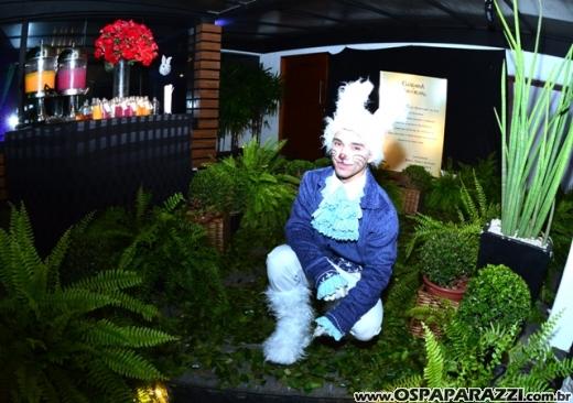 Giovanna in Wonderland é a mega festa criativa de 15 anos no Urbanova