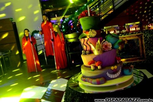 Giovanna in Wonderland é a mega festa criativa de 15 anos no Urbanova