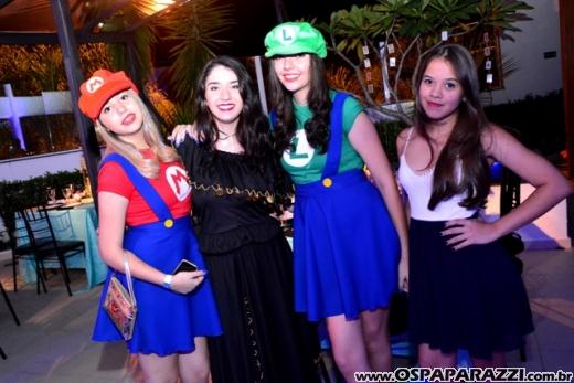 Giovanna in Wonderland é a mega festa criativa de 15 anos no Urbanova