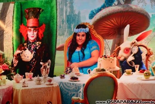 Giovanna in Wonderland é a mega festa criativa de 15 anos no Urbanova