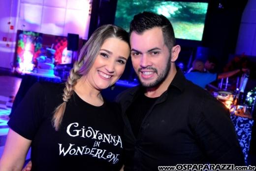 Giovanna in Wonderland é a mega festa criativa de 15 anos no Urbanova