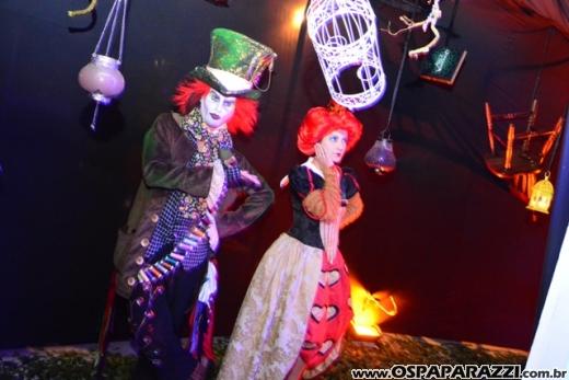 Giovanna in Wonderland é a mega festa criativa de 15 anos no Urbanova