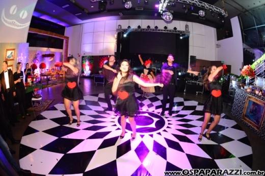 Giovanna in Wonderland é a mega festa criativa de 15 anos no Urbanova