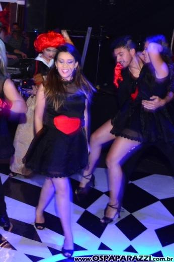 Giovanna in Wonderland é a mega festa criativa de 15 anos no Urbanova