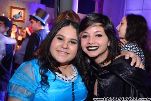 Giovanna in Wonderland é a mega festa criativa de 15 anos no Urbanova