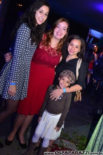 Giovanna in Wonderland é a mega festa criativa de 15 anos no Urbanova