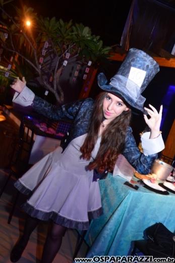 Giovanna in Wonderland é a mega festa criativa de 15 anos no Urbanova