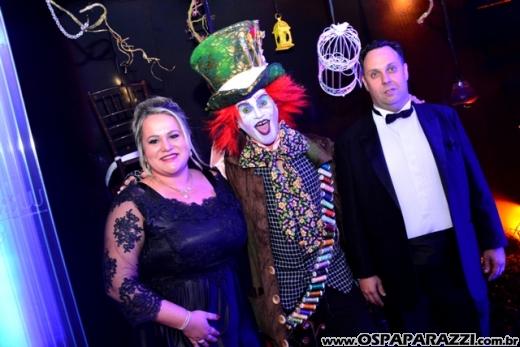 Giovanna in Wonderland é a mega festa criativa de 15 anos no Urbanova