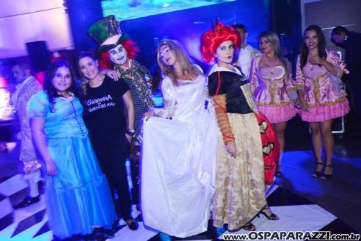 Giovanna in Wonderland é a mega festa criativa de 15 anos no Urbanova