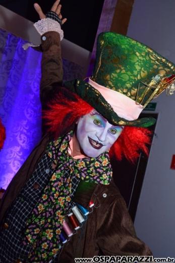 Giovanna in Wonderland é a mega festa criativa de 15 anos no Urbanova