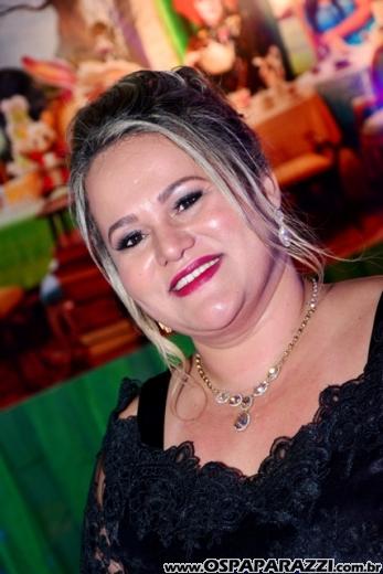 Giovanna in Wonderland é a mega festa criativa de 15 anos no Urbanova