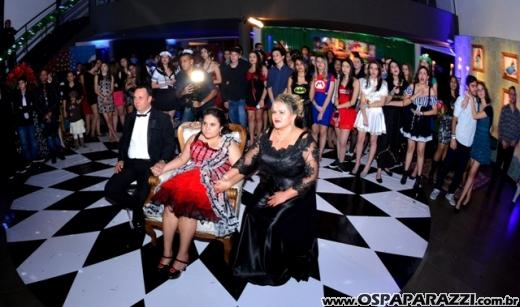 Giovanna in Wonderland é a mega festa criativa de 15 anos no Urbanova