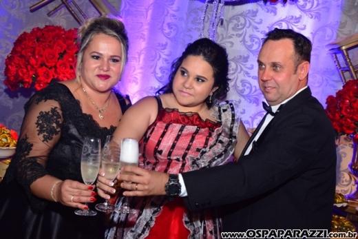 Giovanna in Wonderland é a mega festa criativa de 15 anos no Urbanova