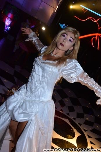 Giovanna in Wonderland é a mega festa criativa de 15 anos no Urbanova