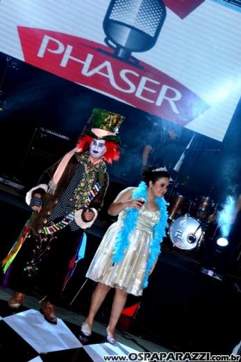 Giovanna in Wonderland é a mega festa criativa de 15 anos no Urbanova