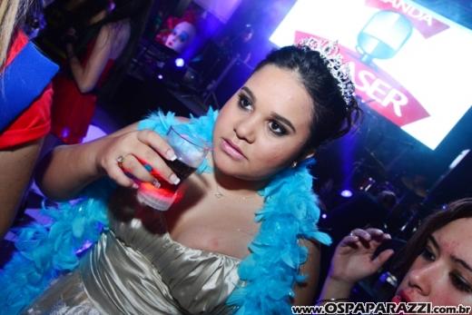 Giovanna in Wonderland é a mega festa criativa de 15 anos no Urbanova