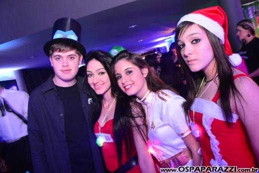 Giovanna in Wonderland é a mega festa criativa de 15 anos no Urbanova