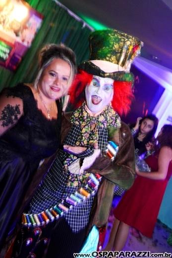 Giovanna in Wonderland é a mega festa criativa de 15 anos no Urbanova