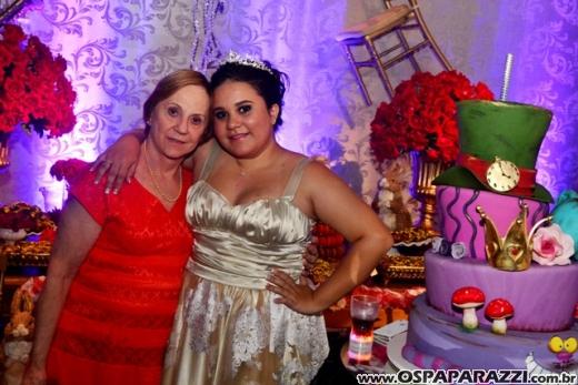 Giovanna in Wonderland é a mega festa criativa de 15 anos no Urbanova
