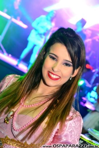 Giovanna in Wonderland é a mega festa criativa de 15 anos no Urbanova