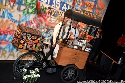 O lado mais descolado de Londres é a Festa de 15 anos de Gabriela Moura