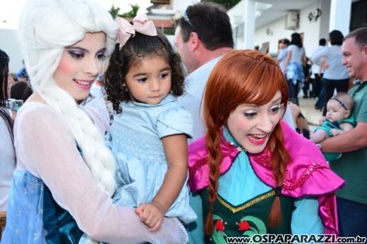 Anna, Elsa e Olaf comemoram os 02 anos de Helena Aoki
