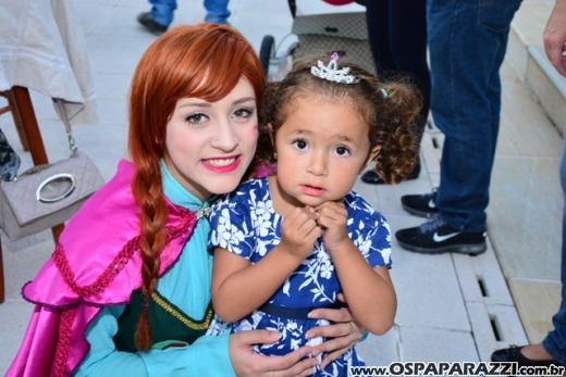 Anna, Elsa e Olaf comemoram os 02 anos de Helena Aoki