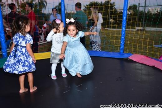 Anna, Elsa e Olaf comemoram os 02 anos de Helena Aoki