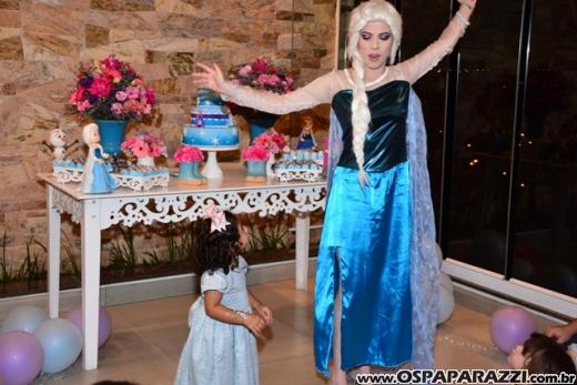 Anna, Elsa e Olaf comemoram os 02 anos de Helena Aoki