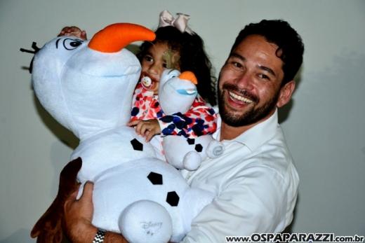 Anna, Elsa e Olaf comemoram os 02 anos de Helena Aoki