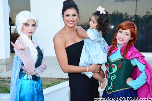 Anna, Elsa e Olaf comemoram os 02 anos de Helena Aoki