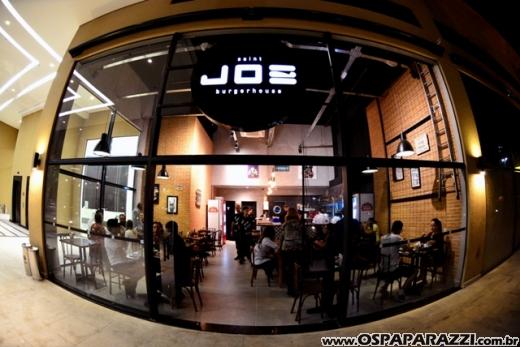 Filippo Ferraz e Artur Diniz inauguram St Joe Burger no Aquárius