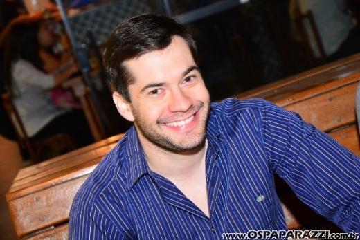 Filippo Ferraz e Artur Diniz inauguram St Joe Burger no Aquárius