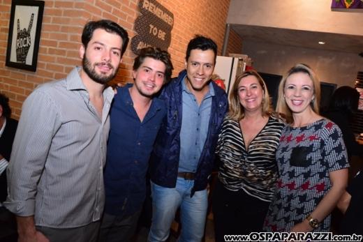 Filippo Ferraz e Artur Diniz inauguram St Joe Burger no Aquárius