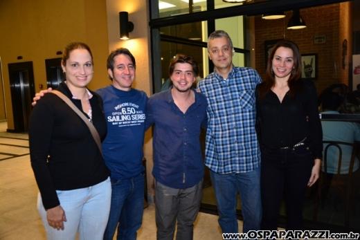 Filippo Ferraz e Artur Diniz inauguram St Joe Burger no Aquárius