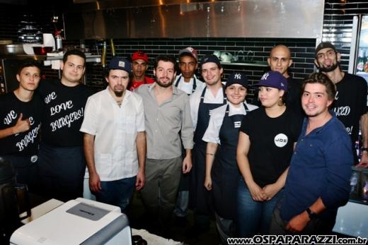 Filippo Ferraz e Artur Diniz inauguram St Joe Burger no Aquárius