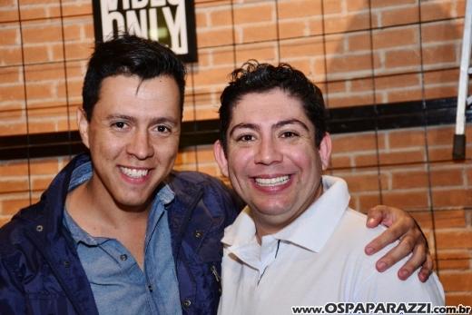 Filippo Ferraz e Artur Diniz inauguram St Joe Burger no Aquárius